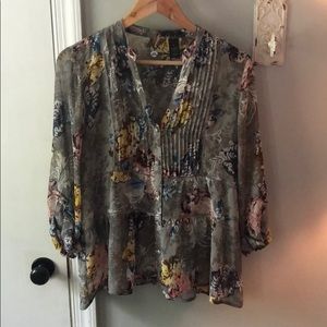 Gorgeous floral BKE blouse size Medium